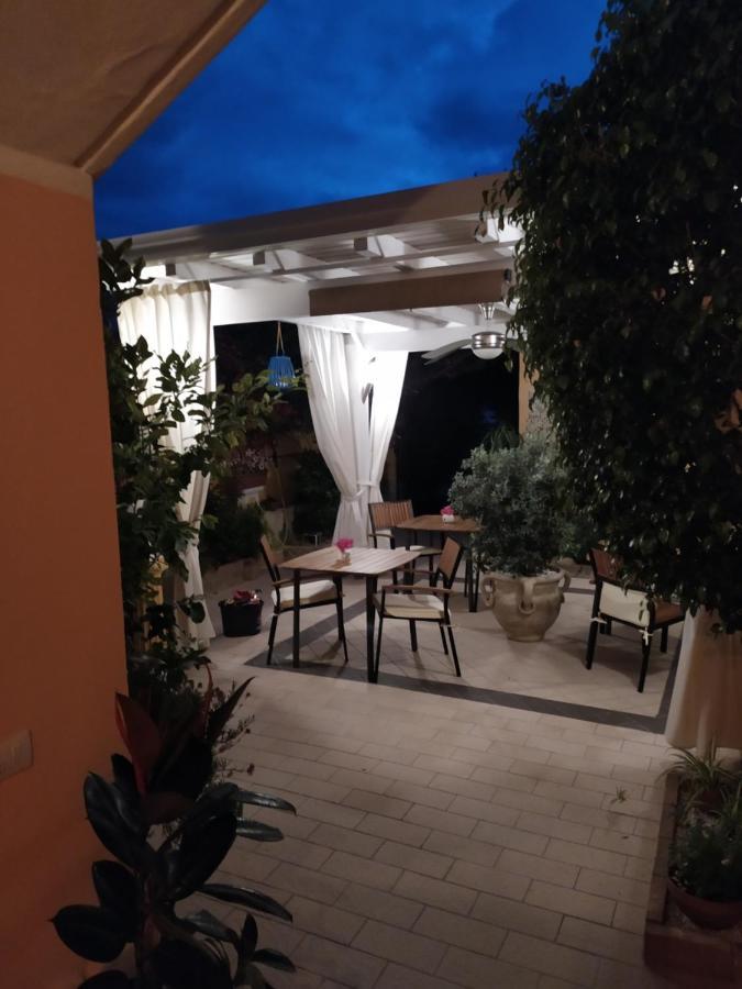 Domos Le Due Tuie Bed & Breakfast Piscinas Dış mekan fotoğraf