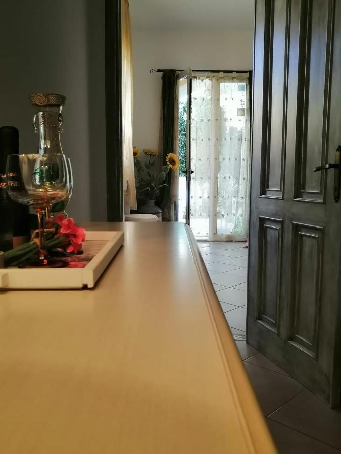 Domos Le Due Tuie Bed & Breakfast Piscinas Dış mekan fotoğraf
