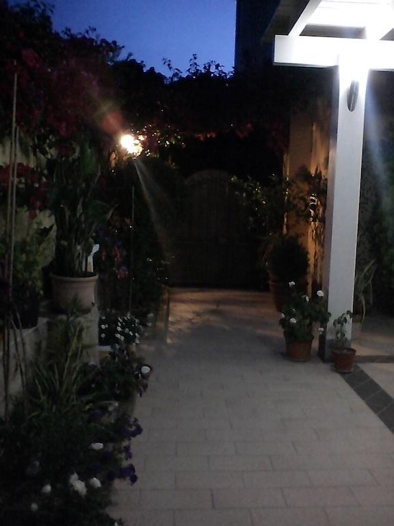 Domos Le Due Tuie Bed & Breakfast Piscinas Dış mekan fotoğraf