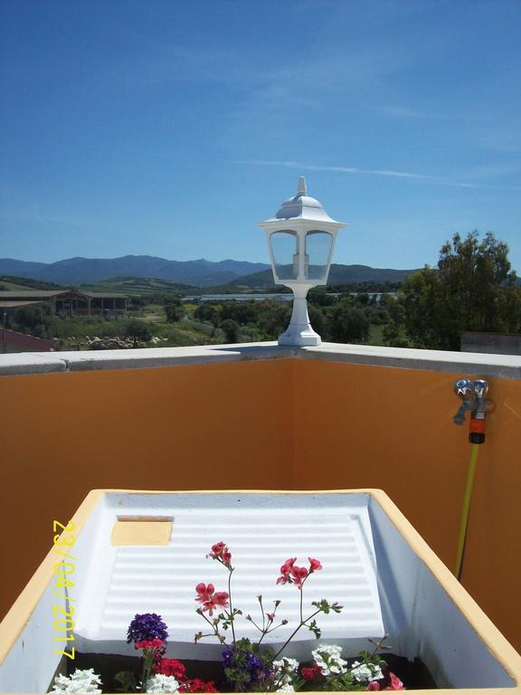 Domos Le Due Tuie Bed & Breakfast Piscinas Dış mekan fotoğraf