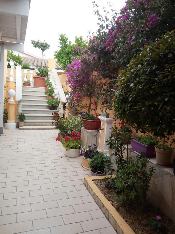 Domos Le Due Tuie Bed & Breakfast Piscinas Dış mekan fotoğraf