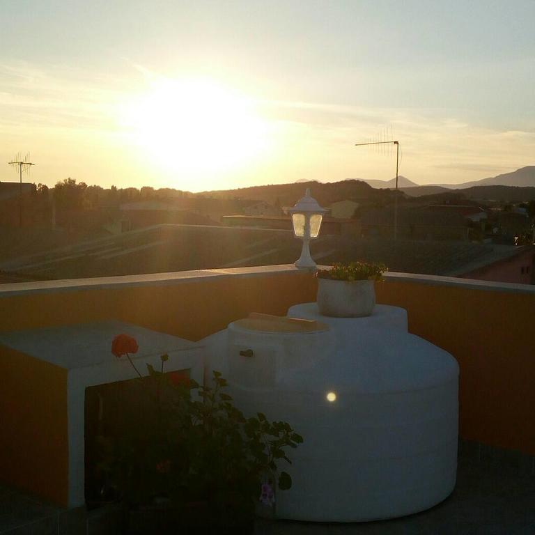Domos Le Due Tuie Bed & Breakfast Piscinas Dış mekan fotoğraf